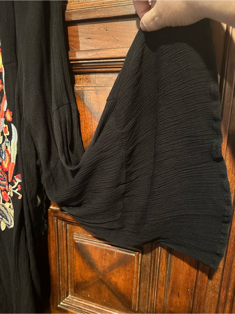 4X 26/28 Suzanne Betro Black Gauze Top with Floral Embroidery long bell sleeves - Picture 6 of 9
